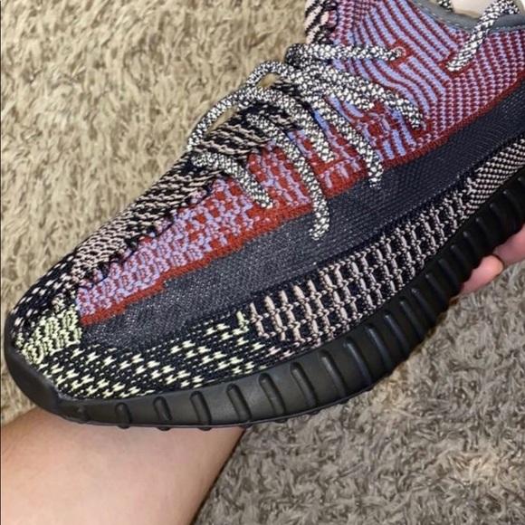Yeezy 350 v2 - Picture 2 of 6